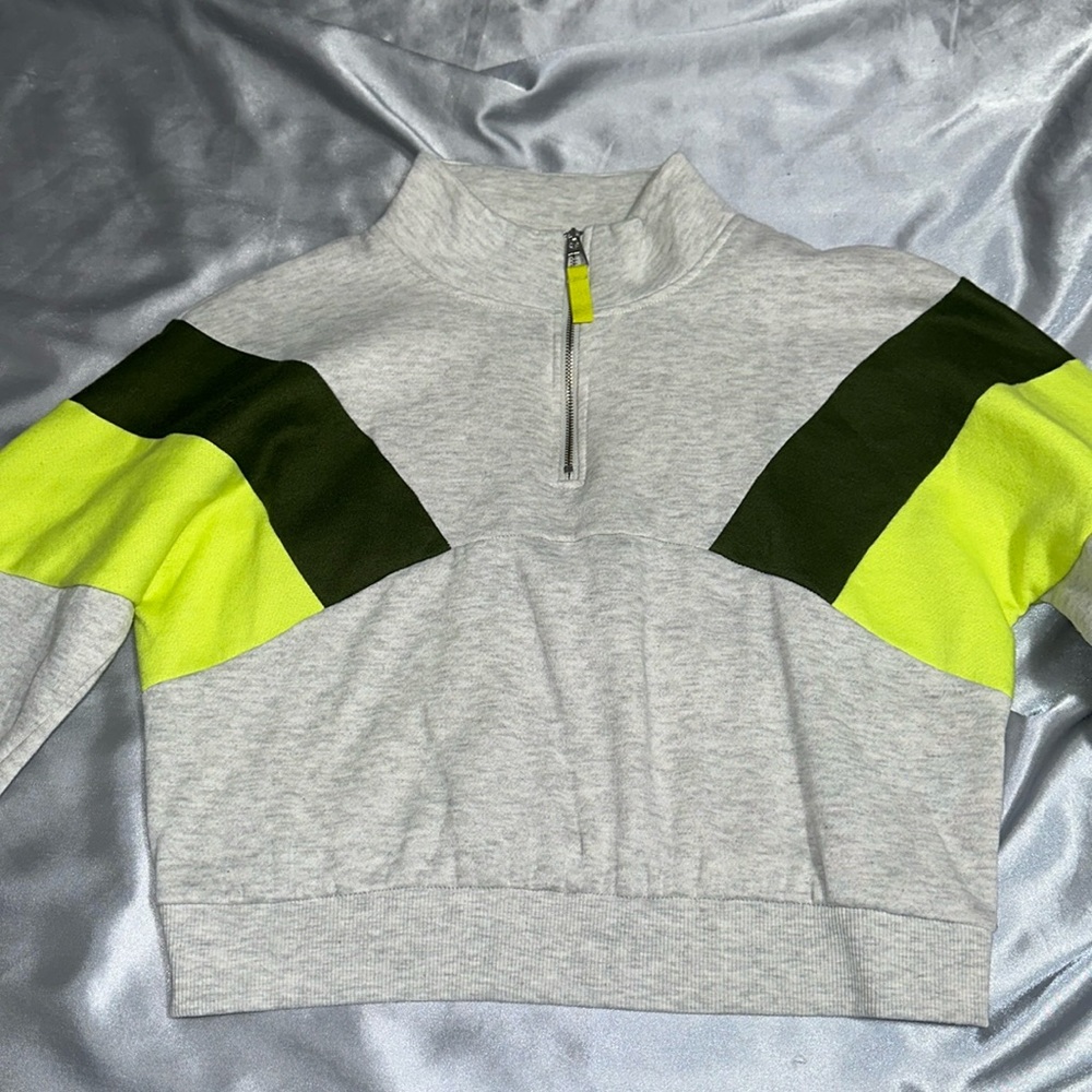 GREY HOODIE CROPPED
